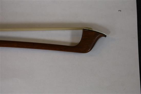 A German gold mounted violin bow, 19th century, length 74cm, weight 59g.